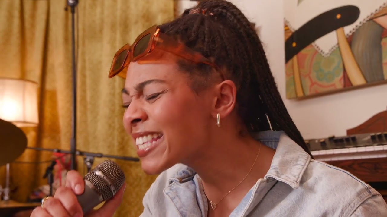 Brooke Combe - Dancing At The Edge Of The World (Live at Nan's House)