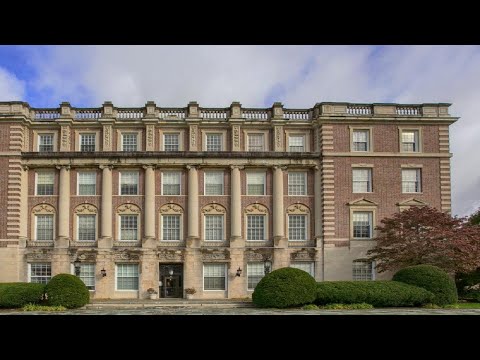 16 Balmoral St # 422, Andover, MA Presented by Ron Carpenito.