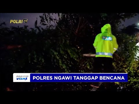 POLRES NGAWI BERGERAK CEPAT PINDAHKAN POHON TUMBANG YANG MENIMPA JARINGAN LISTRIK