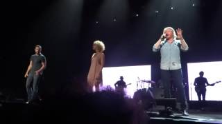 Little Big Town sings &quot;Live Forever&quot; live in Greenville, SC