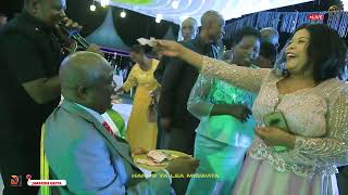 Download lagu Wachimbaji Watoa Milion 190 Kamati  Geita Wamchapa Noti Lea Migwata live performance OmkayaEliza mp3