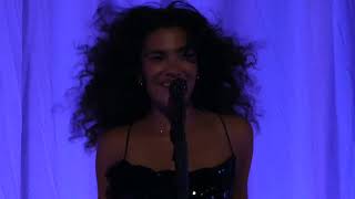 Download lagu Olivia Dean - 'It's So Easy To Fall In Love' (unreleased) (Live in Brooklyn) mp3