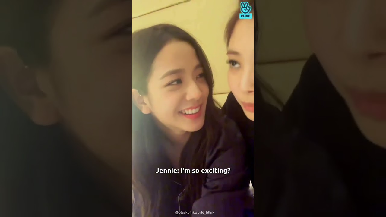 Jennie teaching Jisoo English