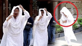 Rekha HIDES Face & Runs Away After Being CAUGH