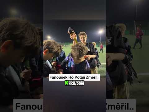 Fanoušek Ho Potají Změřil..