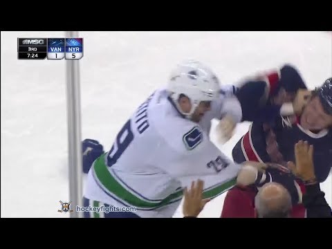 Tom Sestito vs Derek Dorsett Nov 30, 2013