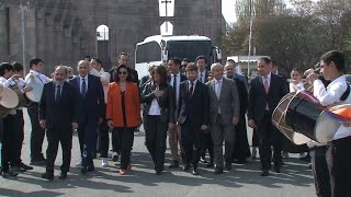 Բուշ դյու Ռոնի շրջանային խորհրդի նախագահն այցելել է «Բարձունք 5165» բարեգործական կազմակերպություն
