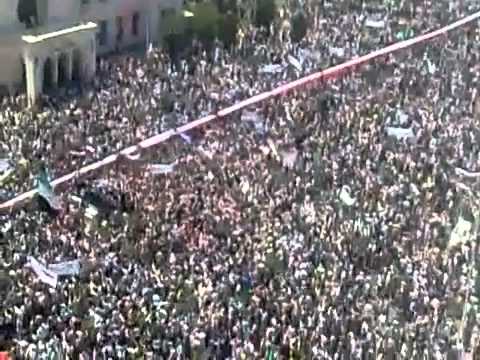 مظاهرة في ساحة العاصي في مدينة حماة في جمعة "لا للحوار"