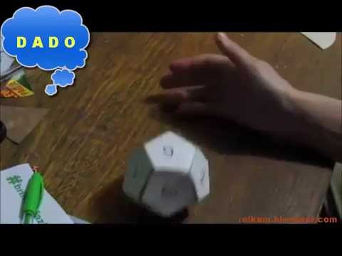 Um super dado com 12 faces um dodecaedro de papel com molde 1,2,3,4,5,6,7,8,9,10,11,12