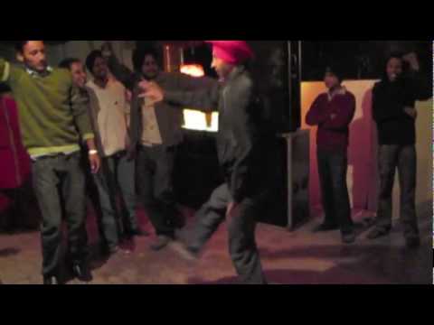 The Turbanator Dance - Desi Gun Velli Ban Mittra