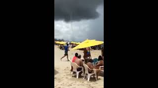 preview picture of video 'Mini tornado na praia de Piedade - Pernambuco'