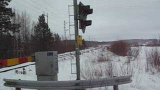 preview picture of video 'InterCity 71 passing Lamminkäyrä level crossing'