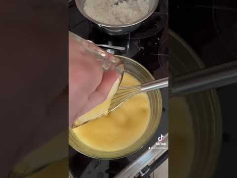 ΣΤΑΦΙΔΟΠΙΤΑ / Cake with olive oil and raisins