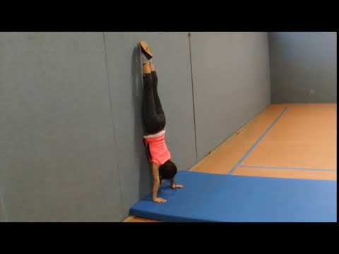 6 Handstand gegen die Wand