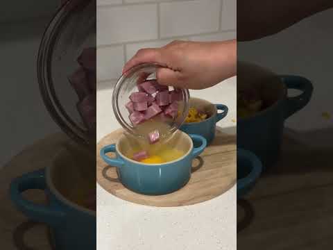 Breakfast in a mini Le Creuset 🤍 #breakfastideas #minicooking #highproteinrecipes #highproteindiet