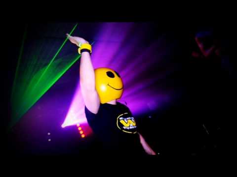 Les Mecs vs Snoop Dogg vs Bingo Players- Don't You want My Sweaty Devotion (Mike Candys Mashup)