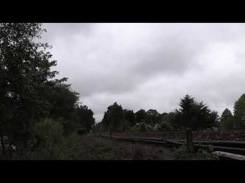 37424 'Avro Vulcan XH558' Thrashes out of Brundall at St Michaels Way