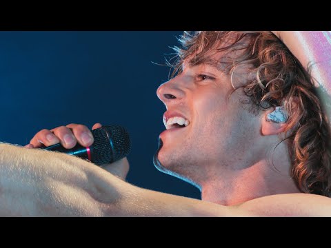 THE DRIVER ERA & Ross Lynch - A Kiss - Live at The Greek