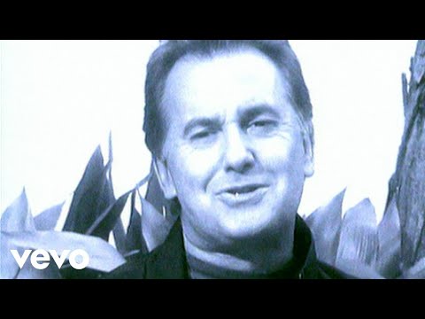 Victor Manuel - Nada Nuevo Bajo el Sol (Videoclip)