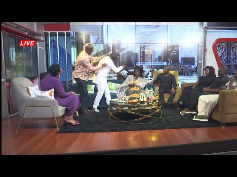 Kyrɛsɛ Papa Shee Nearly Beat Mc Yaa Yeboah On United Showbiz oo 😂😂😂Eei This Man-Here’s Why