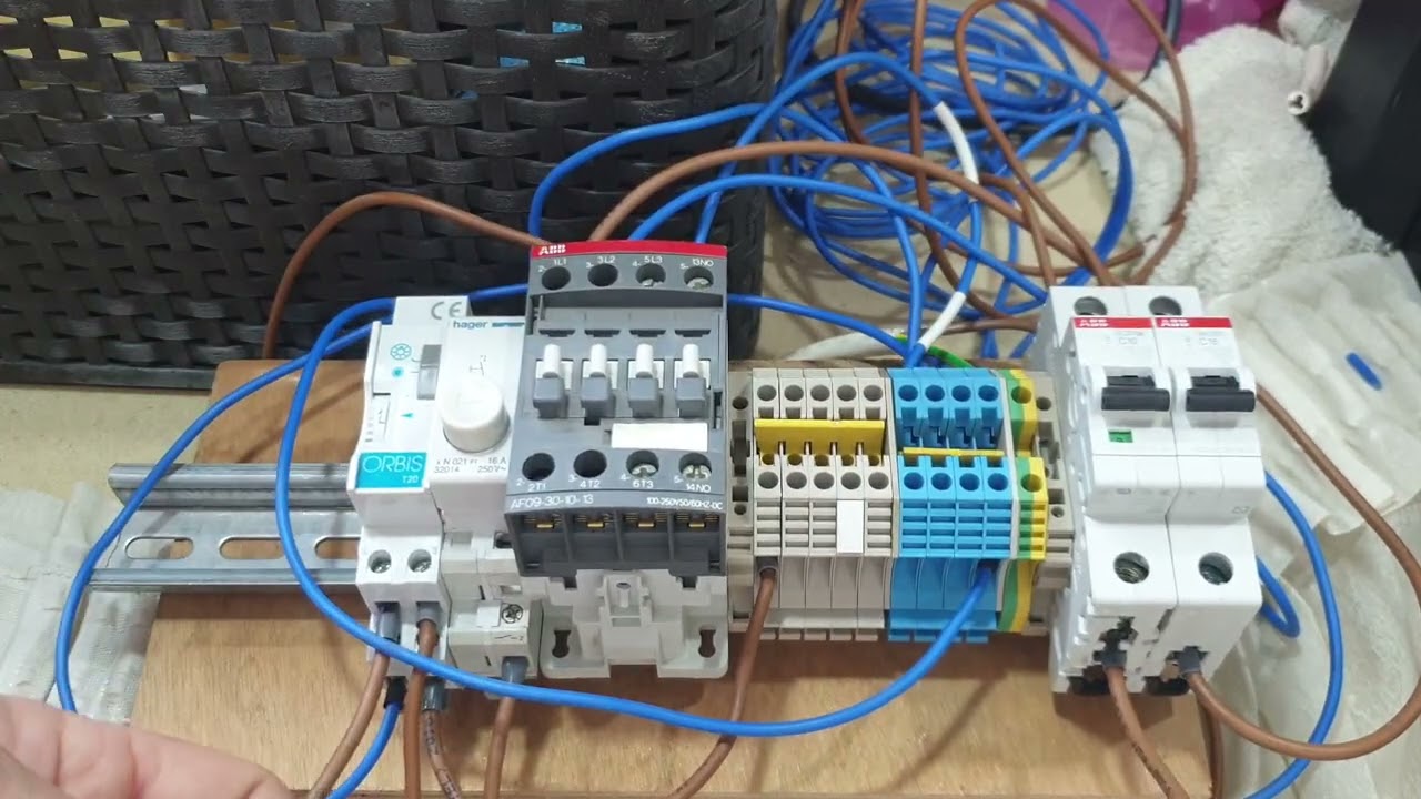 הסבר על חיווט אוטומט חדר מדרגות שמפעיל/ ממתג מגען.