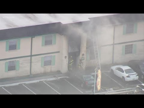 2 people jump through window to escape Tampa apartment fire | 10News WTSP