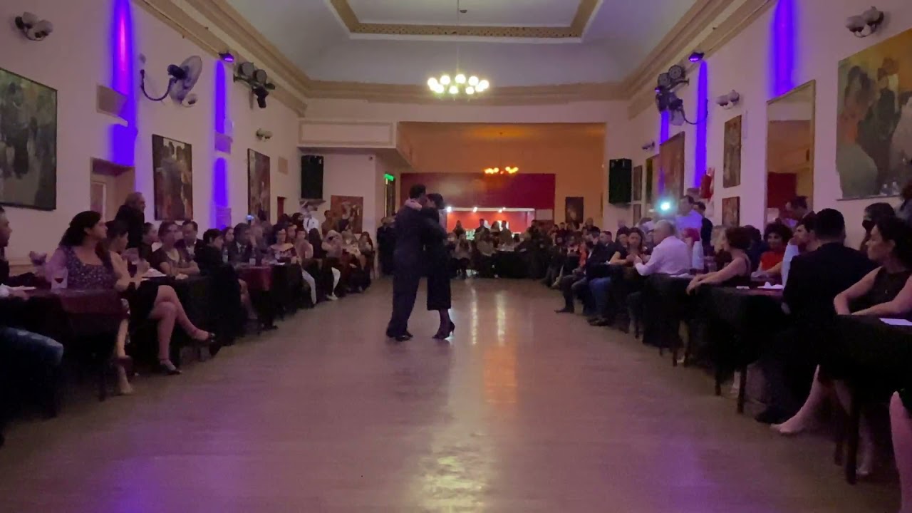 Barbara Ferreyra y Agustin Agnez- Milonga de los Campeones 1/2 "Pa que Bailen Los Muchachos" Troilo