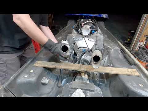V8 ski exhaust system assembly