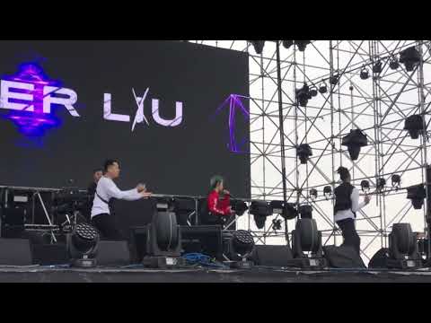 191005 Amber Hand behind my back - Simple Life Concert