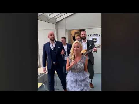 Alya & Kvatropirci - Spet zaljubljena med odhodom na oder (LIVE)