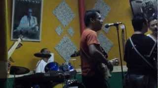 Download lagu B-KOES - Pilih Satu(Koes plus). mp3