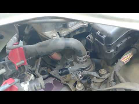 Toyota Prius P0A93 Замена инверторной помпы/ Toyota Prius P0A93 Change inverter water pump.
