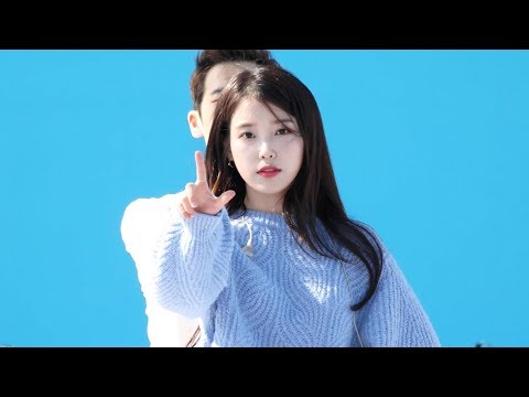180930 아이유 (IU) Full ver. (금만나 + 토크 + 너랑 나 + 좋은 날 + 너의 의미) [삼성카드홀가분마켓] 4K 직캠 by 비몽