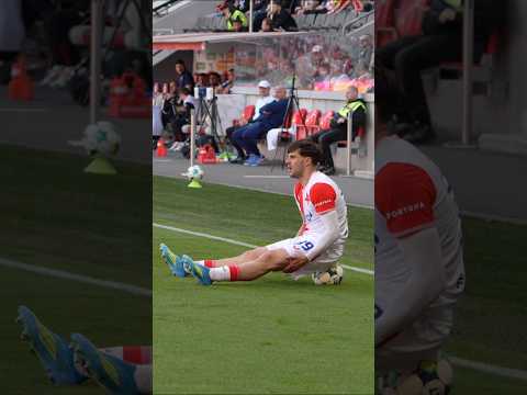 ☝️⚽️ Ať na tom míči nesedí