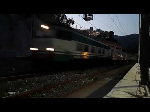 Transito dell'Intercity 35557 Roma Termini-siracusa alla stazione di Letojanni