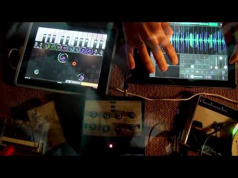 Samplr and Novation Launchkey live jam on 2 old iPads (KOshowKO - In the Night)