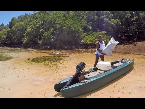 Wavewalk 700 tandem motor kayak with lots of storage - Beach Cleaning in Key Largo -