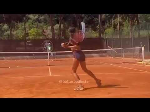 Lola Marandel forehand drills on clay