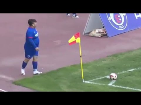 Dueño de club chino obliga al DT a que ponga a su hijo