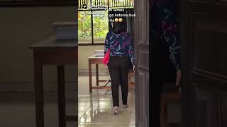 Download lagu paling ditunggu pas Bu guru cantik masuk kelas 😍😍 mp3 Download lagu paling ditunggu pas Bu guru cantik masuk kelas 😍😍 mp3