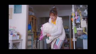 吉川愛 胸チラ 谷間