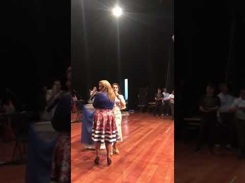 Lauriete se emociona ao cantar com Shirley Carvalhaes