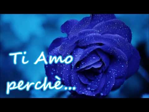 Macchia di sangue scura su pelle Ragazza di lentiggini a mano