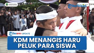 Download lagu Detik-detik Dedi Mulyadi Menangis Peluk Siswa yang Dipulangkan Pasca-Ikuti Program Barak Militer mp3