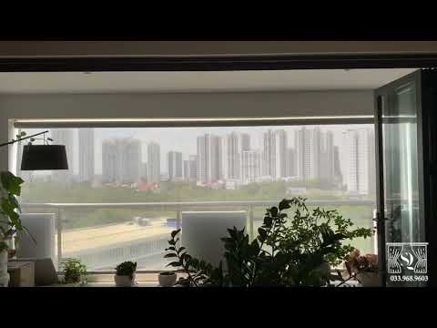 Rèm cuốn lưới tự động - giải pháp chắn gió cho căn hộ chung cư.