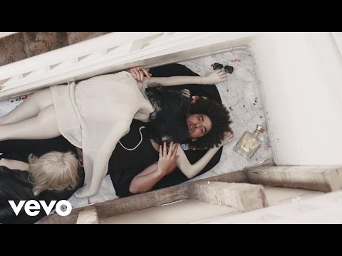 Rilan & The Bombardiers - Wanna Dance