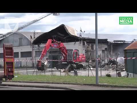 SERVIZIO - INCENDIO ALL'OSMANNORO, DUE CAPANNONI INDUSTRIALI DISTRUTTI