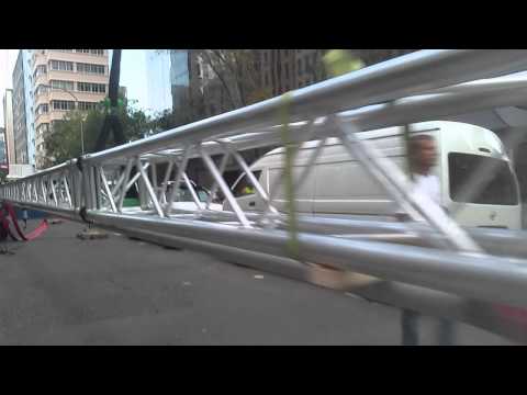Lifting a 30m Prolyte truss beam