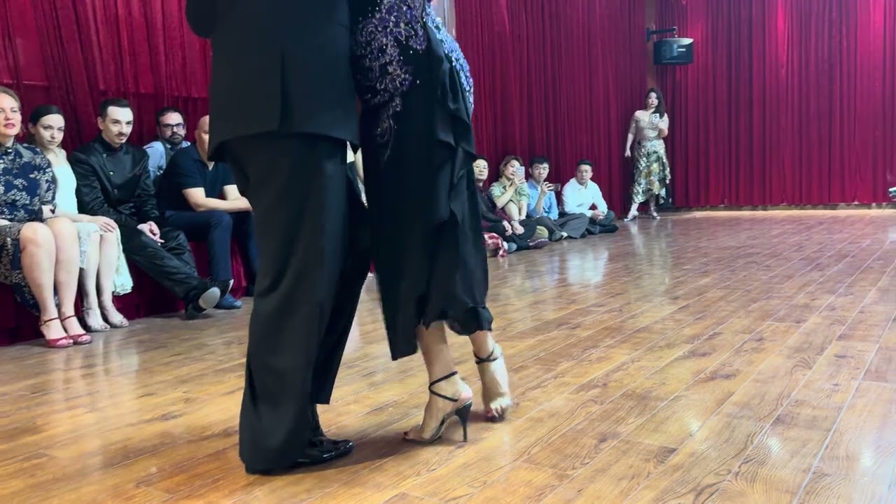 Amelia Ramble & Matthew Ferrol in Shanhai 2024 : Dichas que Viví-Vlas