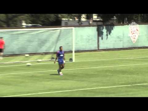 Memphis Depay Scores A Scissors Kick In Training